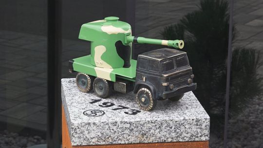 8 miniaturka Stara już na miejscu. Tym razem przed siedzibą starachowickiej firmy