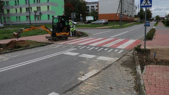 Będzie widniej na „zebrach”