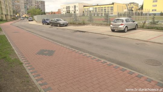 Chodnik i parking przy Glinianej