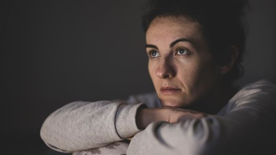 Co można zrobić, żeby twarz nie sprawiała wrażenia zmęczonej?