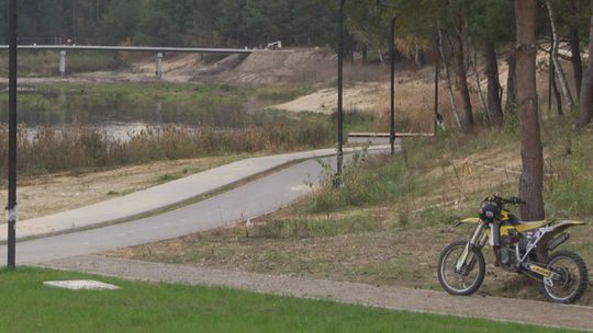 Crossowiec wjechał w grupę ludzi nad zalewem Lubianka