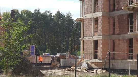 Czas na II etap rozbudowy osiedla Leśna Enklawa. Do nieba pną się kolejne, dwa budynki mieszkalne