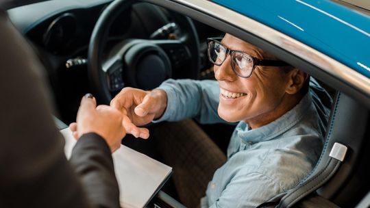 Czy zakup samochodów używanych się opłaca? 