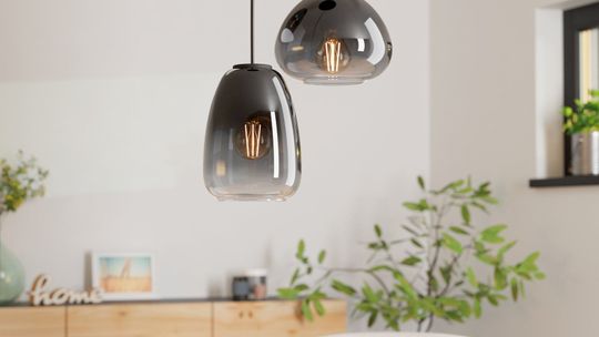 Czy żyrandole z abażurami pasują do małego pokoju?