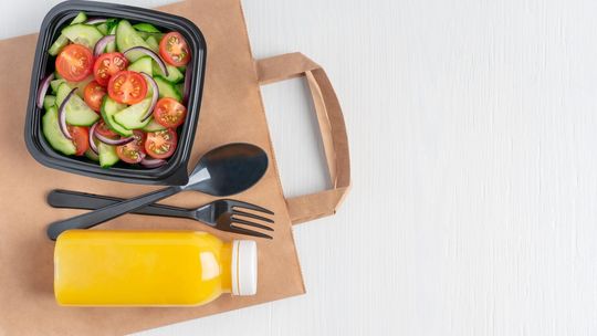 Dieta na masę w pudełku? Jak zdrowo przytyć z cateringiem dietetycznym