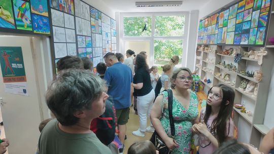 Doroczny wernisaż prac uczniów Państwowego Ogniska Plastycznego w Starachowicach