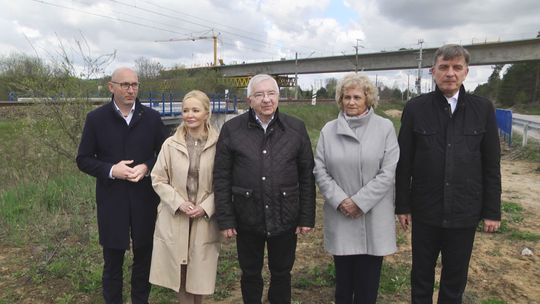 Działacze partii rządzącej o rozwijającej się infrastrukturze drogowej