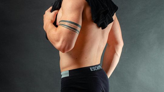 Ewolucja męskiej szafy. Jak bielizna męska przeszła drogę od przykrego obowiązku do fundamentu wygody?