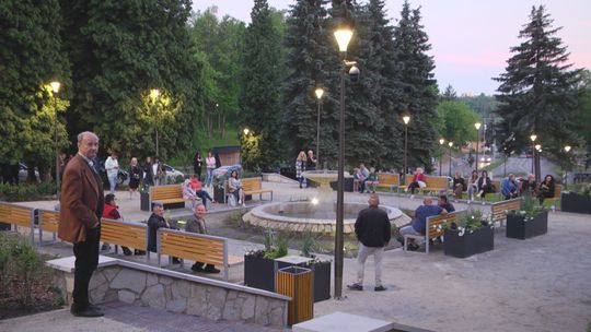 Fontanna i zielone otoczenie Parku Kultury