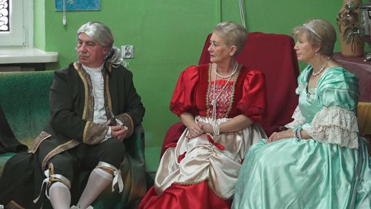 Fredro, uczniowie i seniorzy