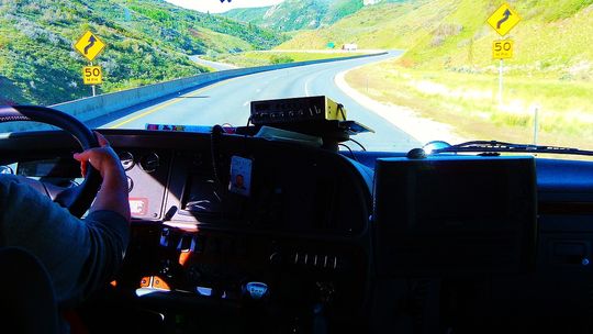 Gdzie i jak przechowywać dokumenty w samochodach?