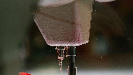 Hafty i nadruki na odzieży roboczej – praktyczne znakowanie dla zespołów