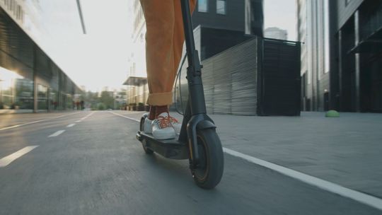 Hulajnogi mogą być niebezpieczne. Apelują mundurowi