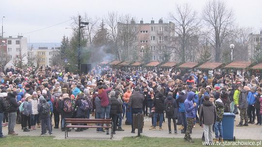 Jabłkowy rekord na otwarciu Starachowickiego Jarmarku Bożonarodzeniowego