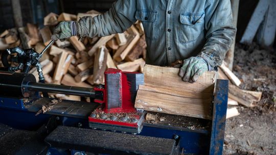 Jak dbać o łuparkę do drewna, by działała bezawaryjnie przez lata?