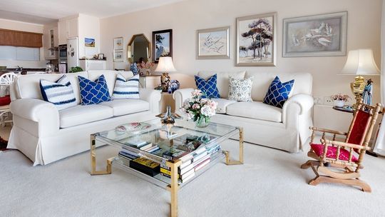 Jak urządzić kącik wypoczynkowy w salonie?