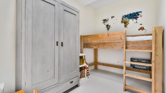 Jak wybrać funkcjonalną szafę dla nastolatka?
