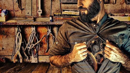 Jak wybrać koszulkę na prezent dla majsterkowicza?