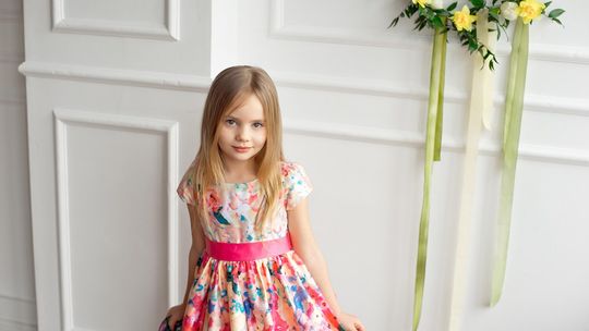 Jak wybrać sukienkę dla dziewczynki na każdą okazję?