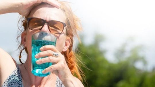 Jaką wodę pić latem - mineralną, źródlaną czy filtrowaną?