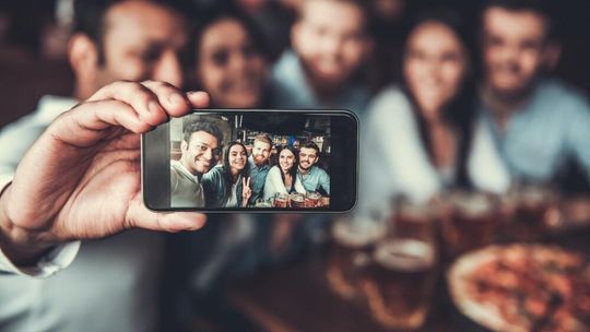 Jaki telefon do selfie sprawdzi się najlepiej – na przykładzie produktów Samsung?