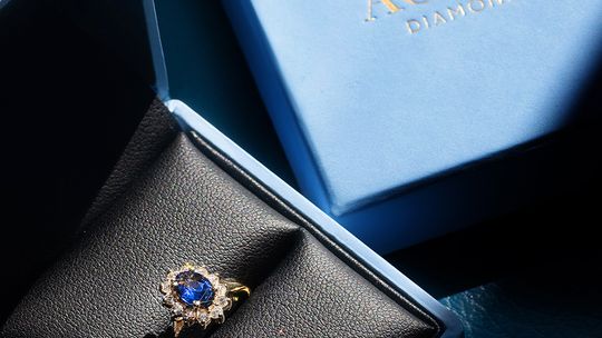 Jakie kamienie szlachetne znajdziemy w pierścionkach zaręczynowych?