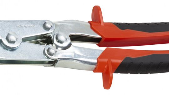 Jakie szczypce do blach dla dekarza?