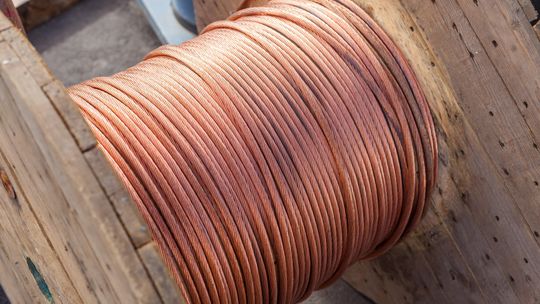 Jakie zalety mają szpule ze sklejki?