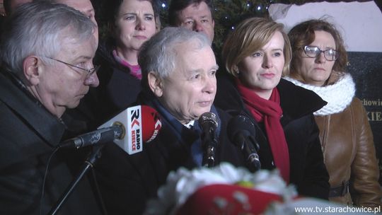 Jarosław Kaczyński modlił się w Starachowicach na mszy za matkę