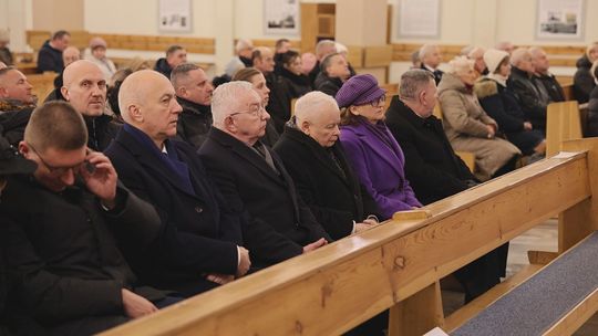 Jarosław Kaczyński odwiedził Starachowice na corocznej mszy za matkę