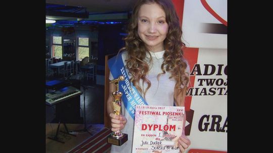 Julia Dudek ze Studia Piosenki Starachowickiego Centrum Kultury wygrała międzynarodowy konkurs