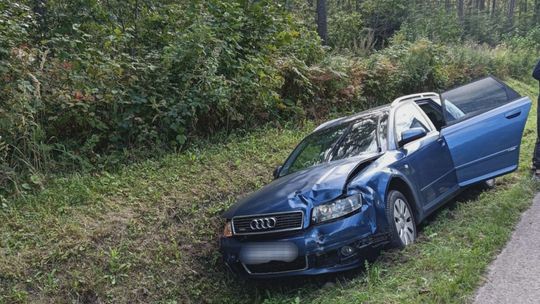 Kierowca wjechał w tył drugiego pojazdu. Mundurowi apelują o ostrożności