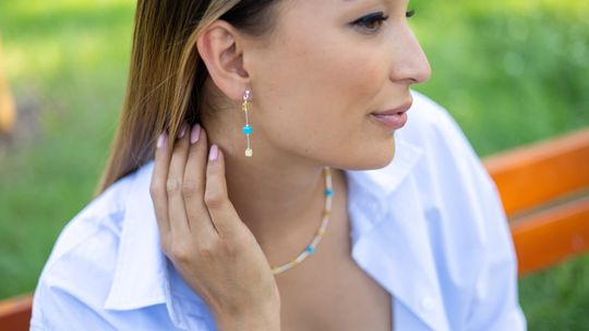 Kolczyki z bursztynem – pomysł na prezent pod choinkę dla dziewczyny