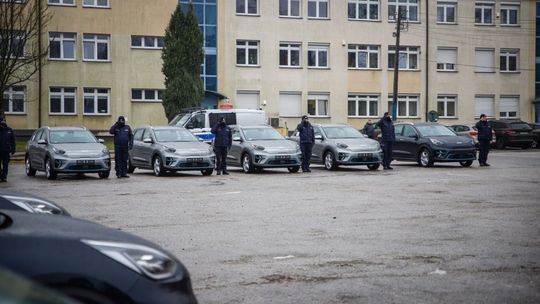 Kolejne elektryczne radiowozy trafiły do świętokrzyskich policjantów