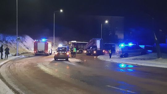 Kolizja ciężarowej scanii i autobusu