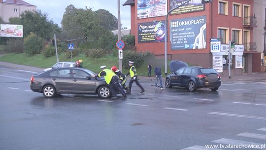 Kolizja na skrzyżowaniu Alei Armii Krajowej i ulicy Iłżeckiej