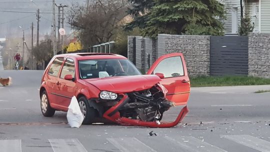 Kolizja przez błąd nastoletniej kierującej 