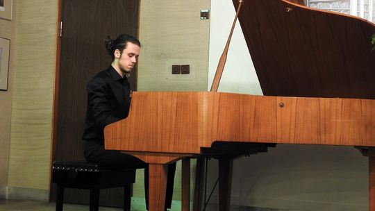 Koncert fortepianowy w Miejskiej Bibliotece Publicznej