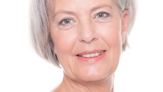 Krem na dzień dla kobiet 70+? Tylko Age Perfect Pro Calcium L’Oreal Paris!