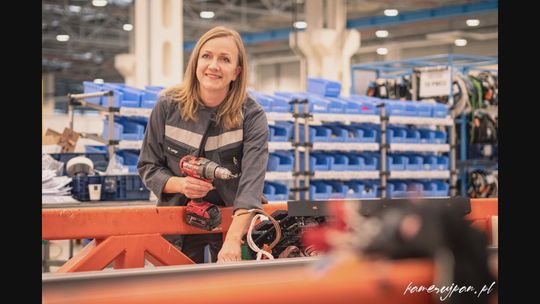 MAN Bus wydaje kalendarz ze swoimi pracownicami