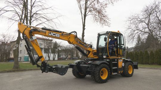 Miasto otrzymało koparko-ładowarkę w ramach Programu Ochrony Ludności i Obrony Cywilnej