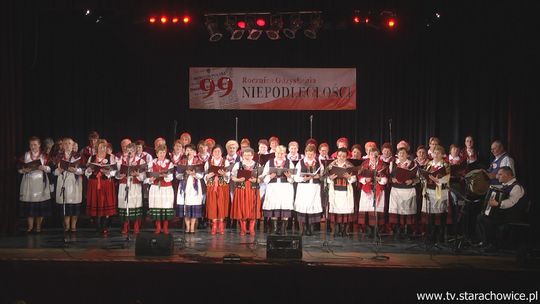 Mieszkańcy śpiewali piosenki patriotyczne na koncercie niepodległościowym