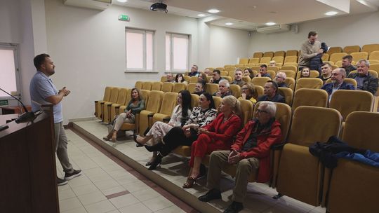 Mieszkańcy spotkali się z przedstawicielami władz by rozmawiać o osiedlu