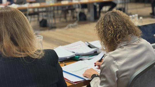 Mieszkańcy zapłacą więcej za „śmieci”. Opozycja głosowała przeciw podwyżkom