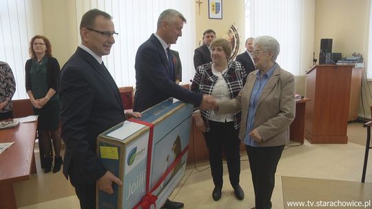 Mieszkanka gminy Mirzec nagrodzona za korzystanie z kanalizacji sanitarnej