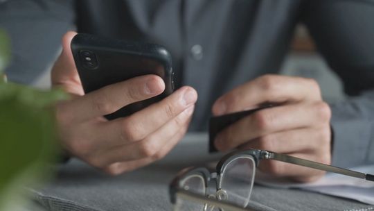 Mieszkanki powiatu starachowickiego straciły łącznie 235 tys. zł. Oszuści nie odpuszczają!