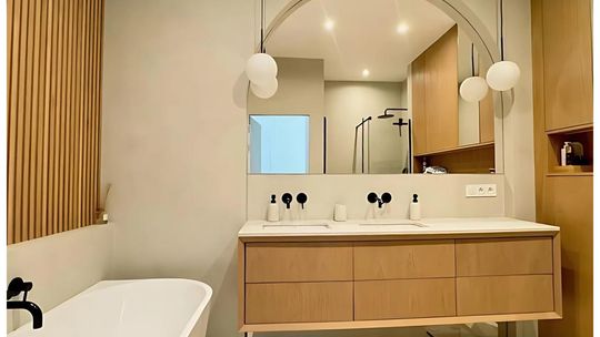 Mikrocement CONBAR – praktyczne rozwiązanie dla nowoczesnych wnętrz i wymagających realizacji