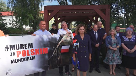 ”Murem za polskim mundurem”