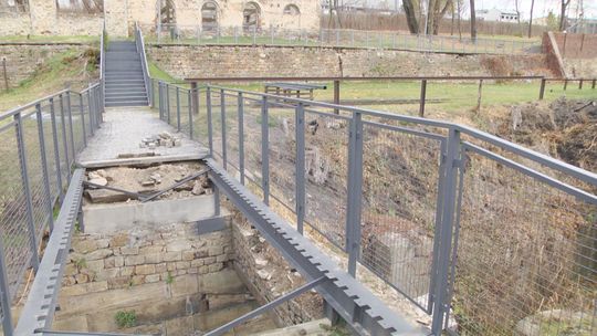 Muzeum remontuje mostek nad wielkopiecowym kanałem