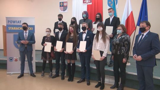 Najlepsi uczniowie naszego powiatu ze stypendiami premiera